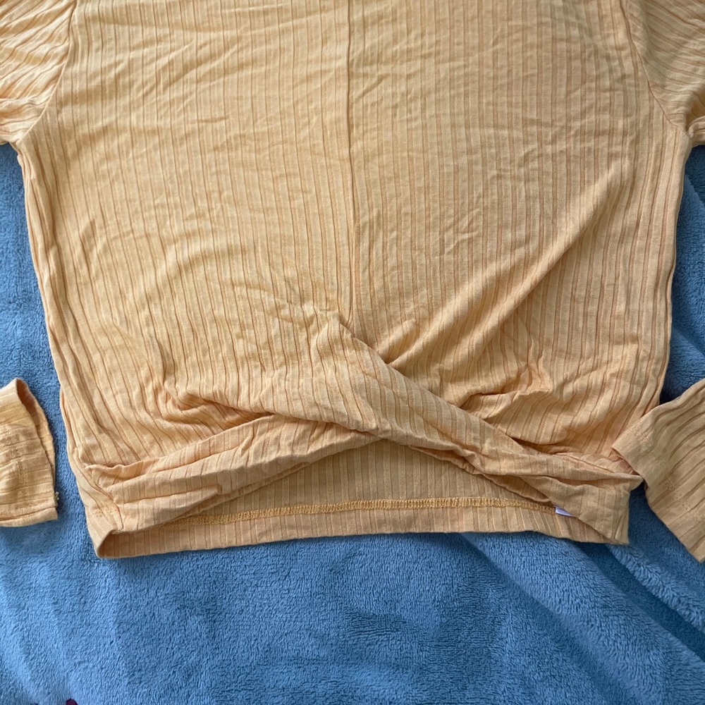 Yellow long sleeve crop top - Picture 3 of 3